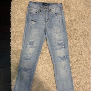 Low rise ripped jeans